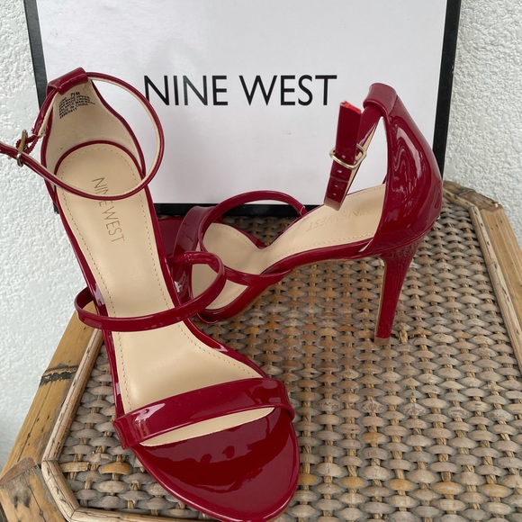 Red strapped heels - Picture 2 of 3